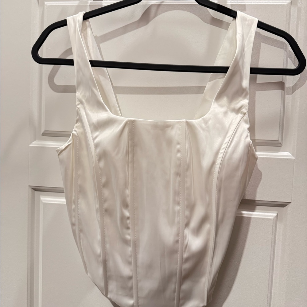 Chic White Sleeveless Blouse